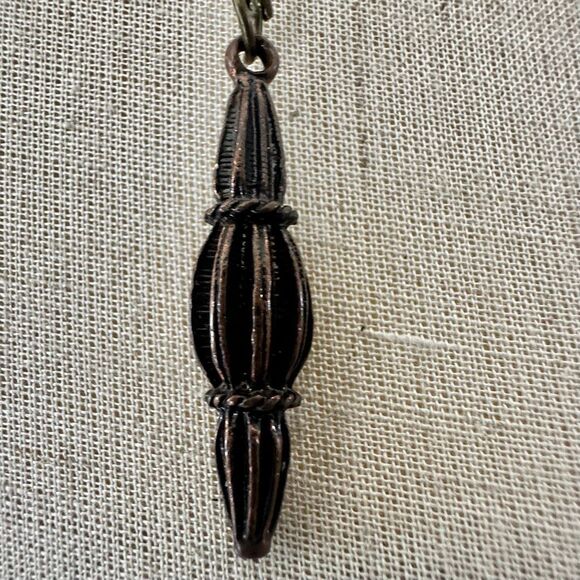 Capsule pendant necklace - Picture 3 of 6